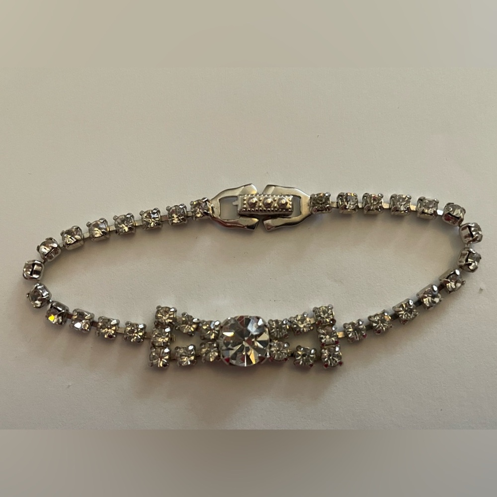 Vintage Silvertone Smart Set 7” Bracelet